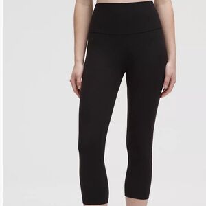 Lululemon Align™ High-Rise Crop 21"
Black
Sz 6
🍋
